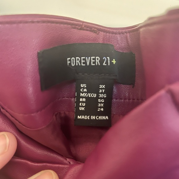 Forever 21 pleather skirt in a deep fushia color. Fits like a 16 - Picture 3 of 3